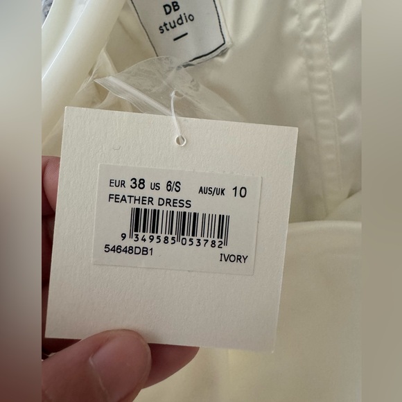 David’s Bridal short feather dress - Picture 5 of 6